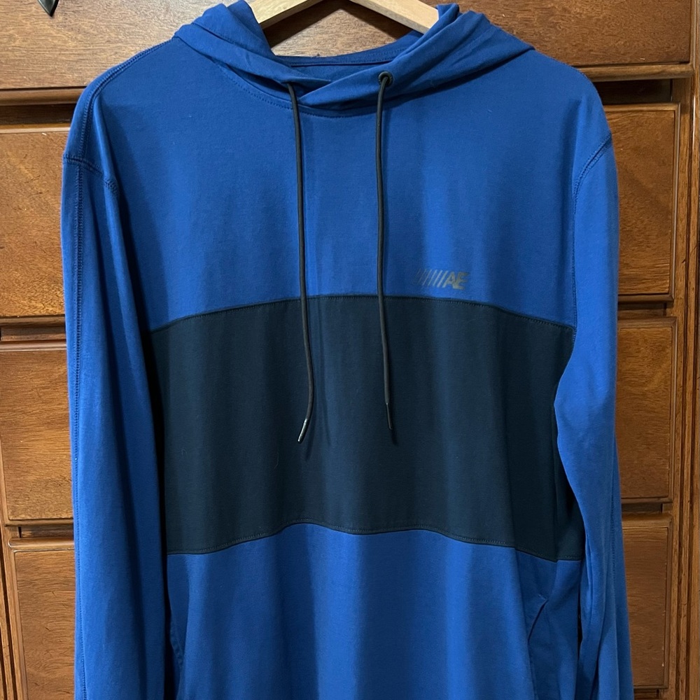 Men’s Royal blue long sleeve hoodie t-shirt size Medium